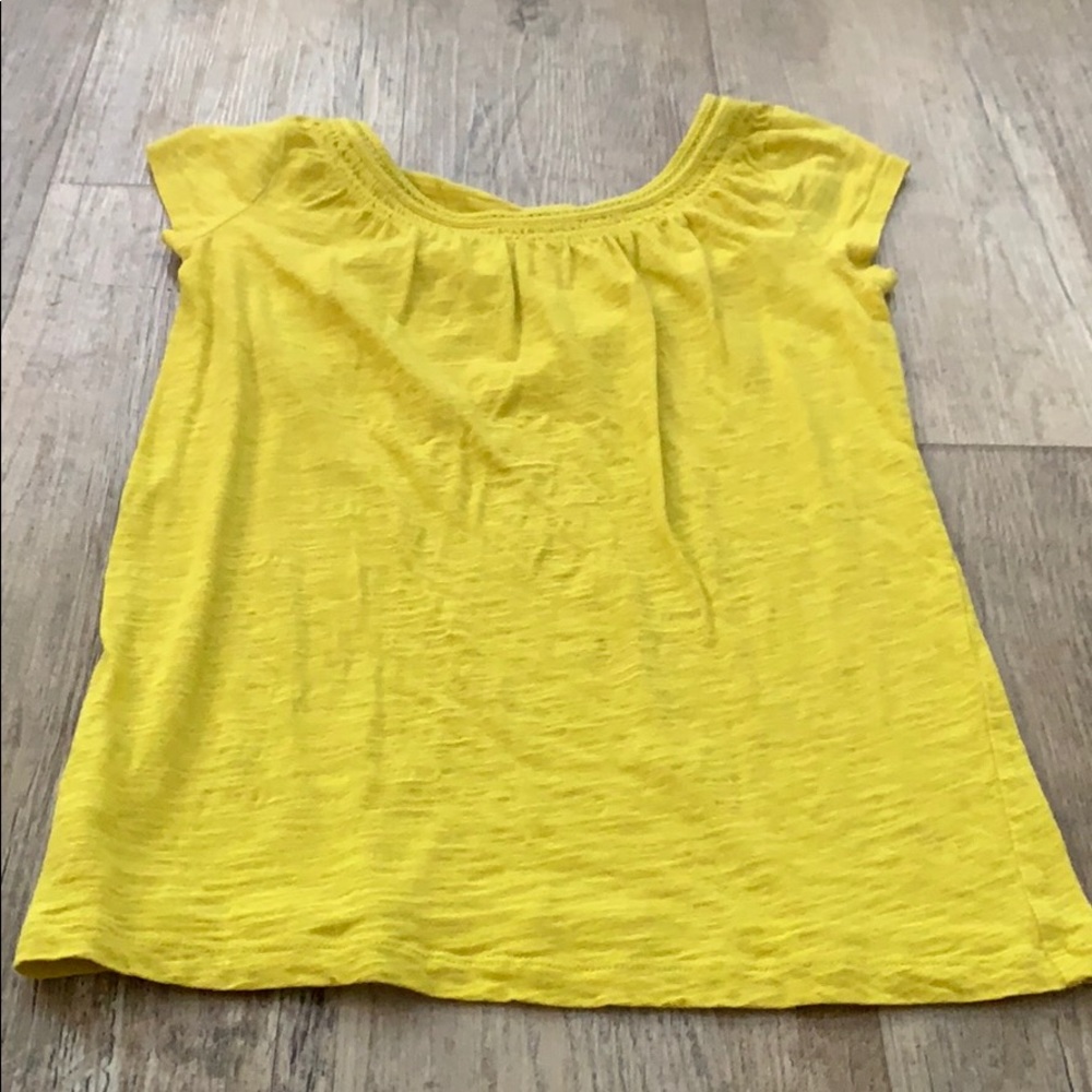 A tee shirt